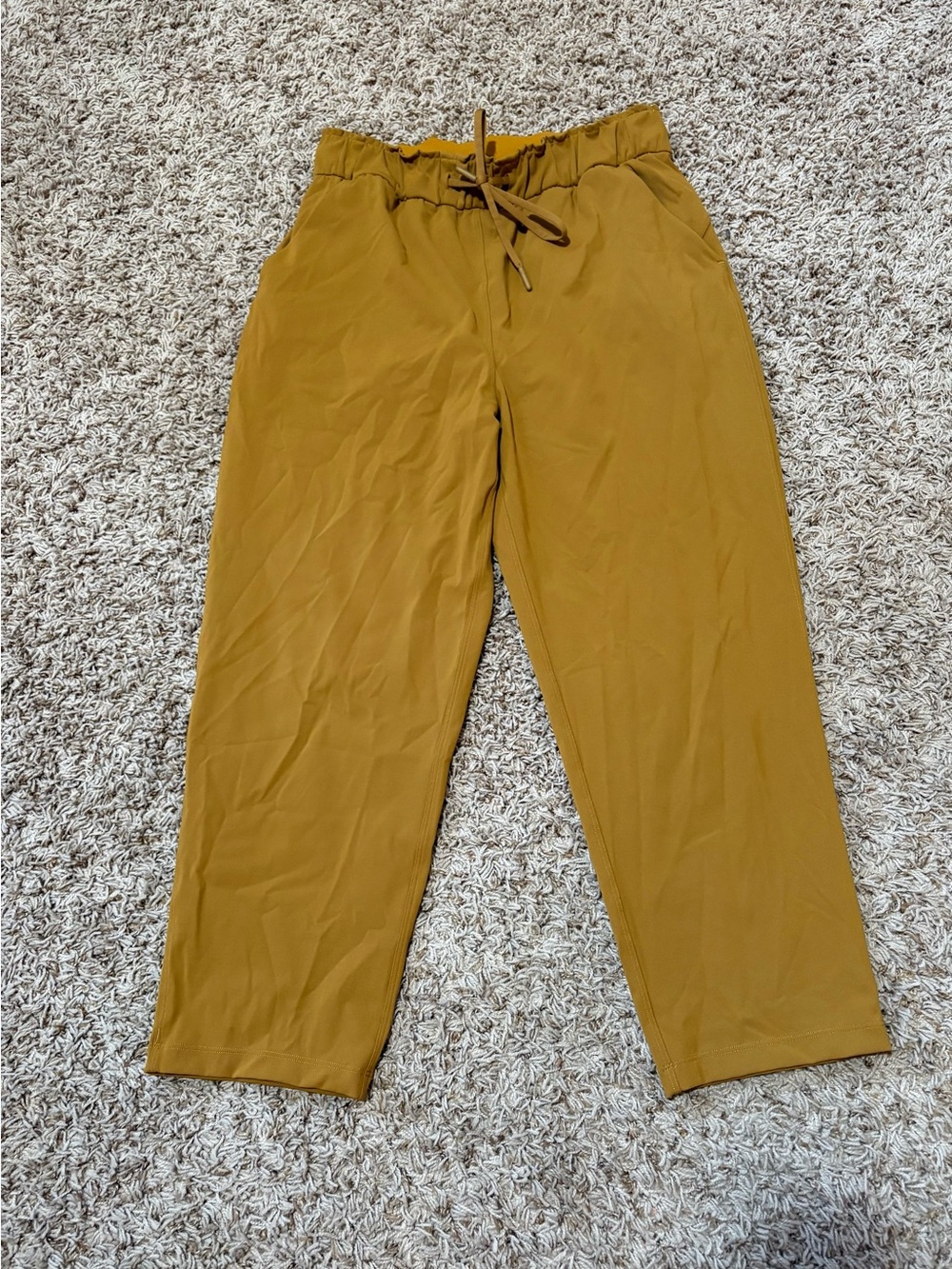 Lululemon Keep Moving Crop Women’s size 6 23” inseam